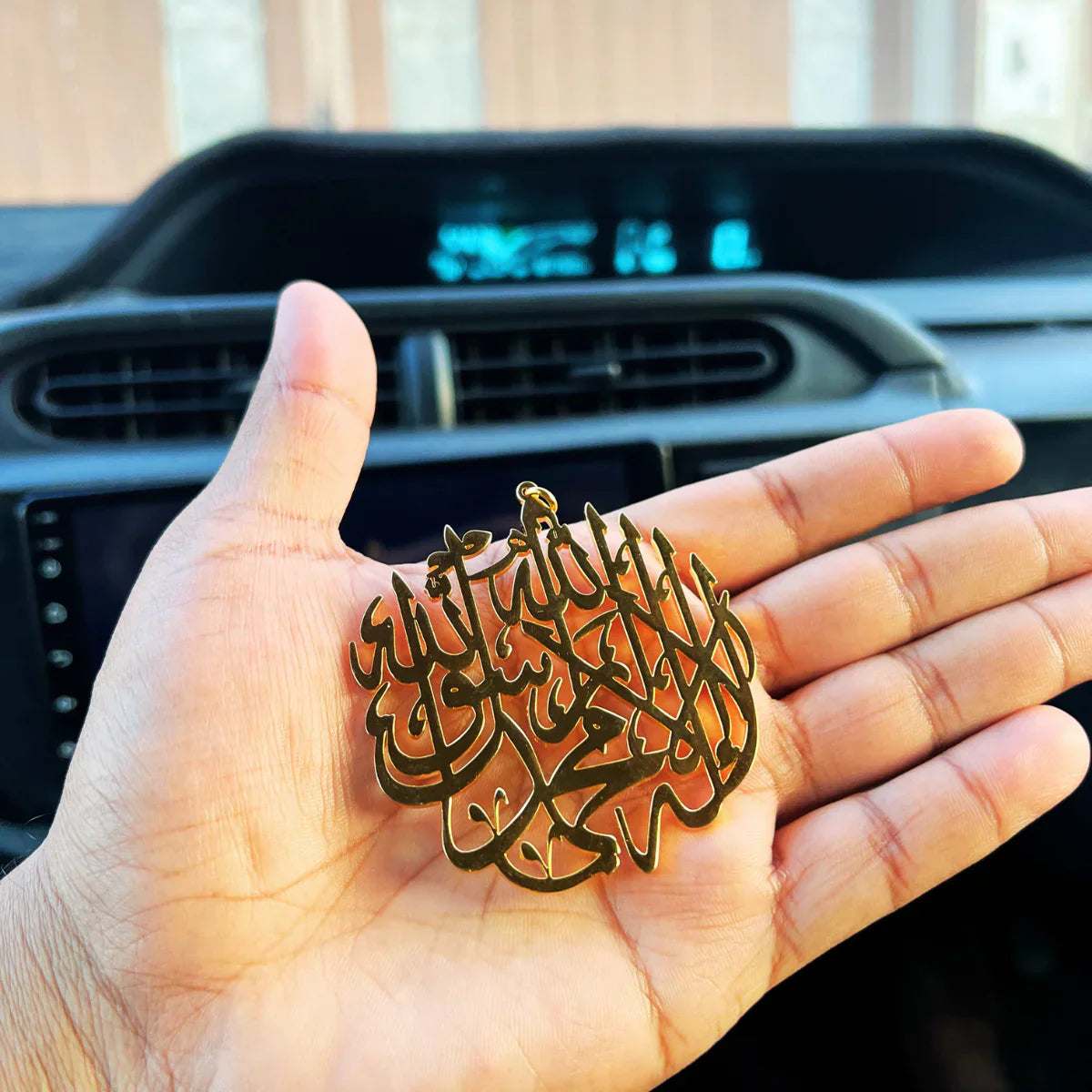 CAR HANG